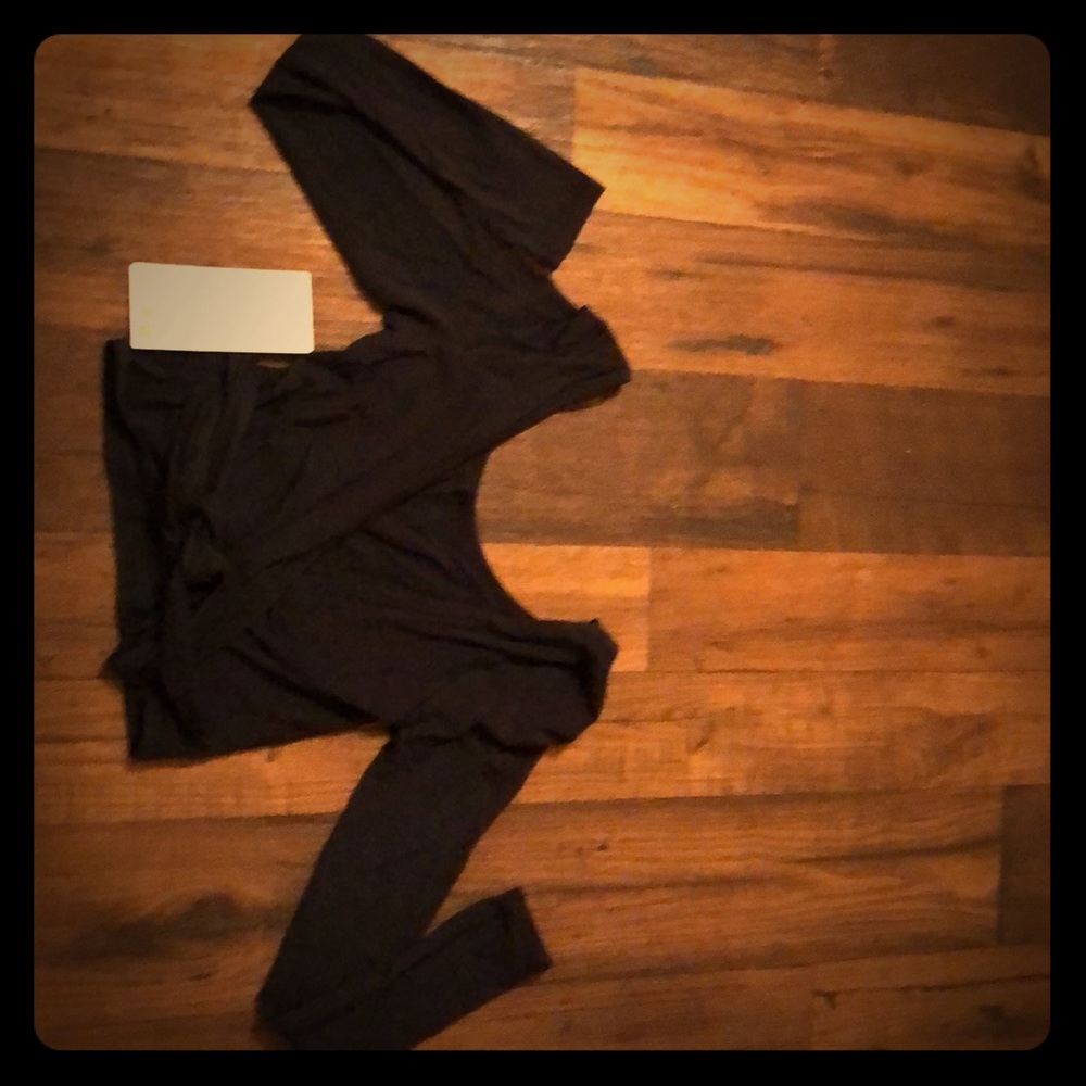 Lululemon It's a tie long sleeve in black size 4